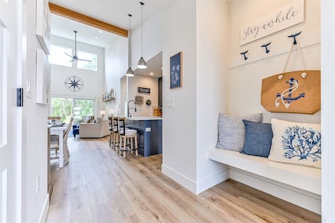 Canal Front • Hot Tub • Fire Pit • Pet Friendly •