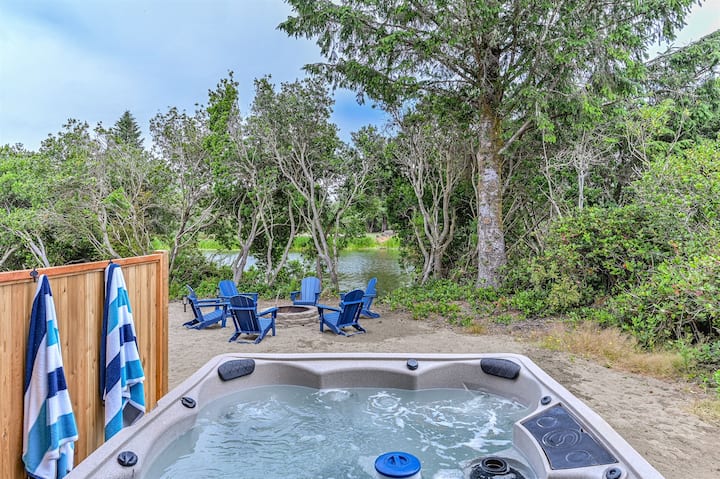 Canal Front · Hot Tub · Fire Pit · Pet Friendly