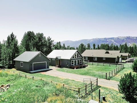 Modern Cabin w/ Separate Spaces For The Whole Fami