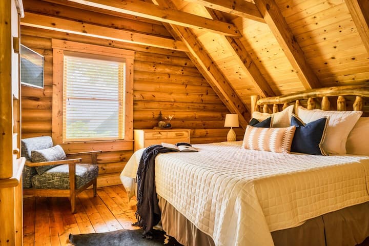 Upstairs bedroom with King bed and ensuite bathroom.