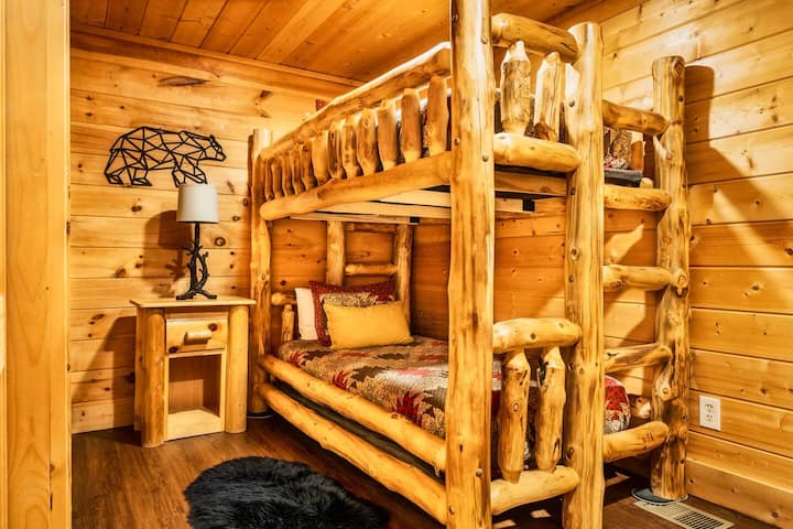 Lower level bunk room (twin over twin)