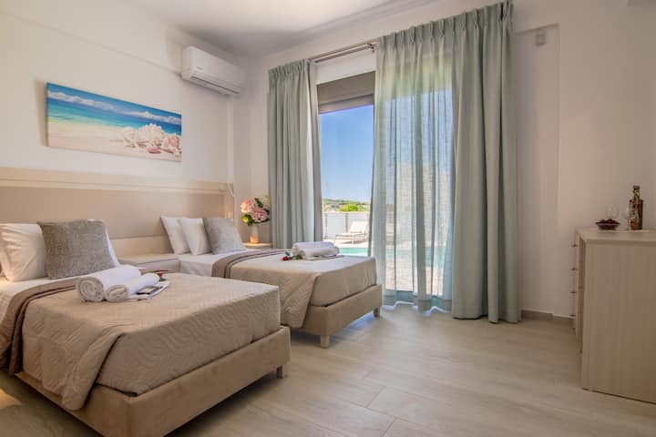 Udobna spavaća soba u novoj predivnoj vili,privatni bazen,u blizini sadržaja i grada,Rethymno,Kreta