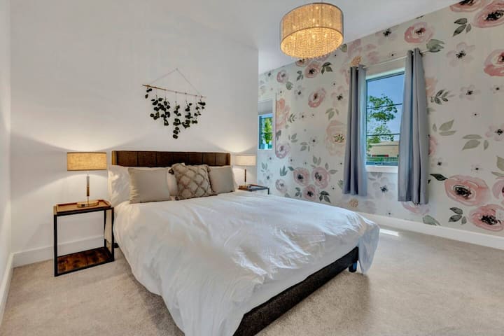 เพลิดเพลินกับความสงบและเงียบในหนึ่งใน 6 ห้องนอนส่วนตัว