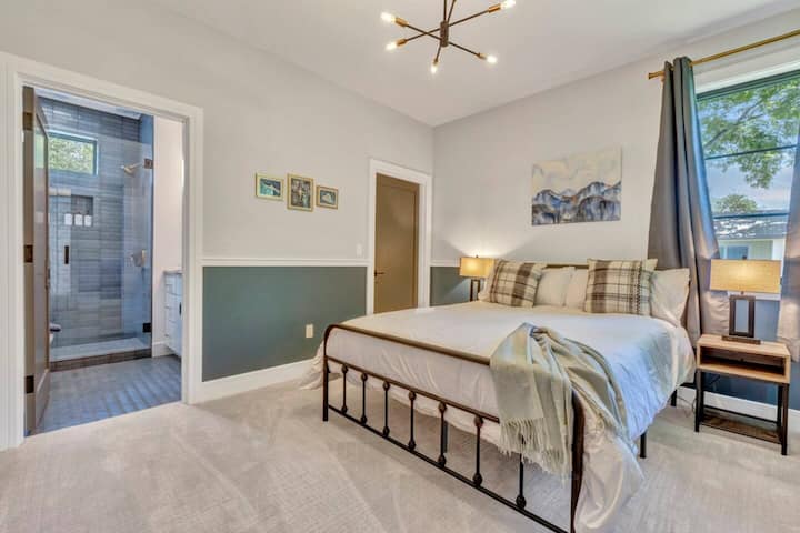 ผ่อนคลายในสถานที่พักผ่อนแสนอบอุ่นพร้อมอ่างอาบน้ำส่วนตัว