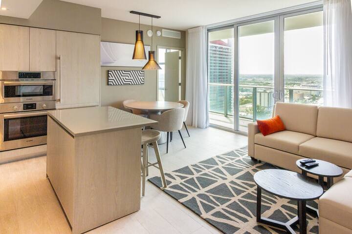 Condo@NewHydeHouse 3BR Great View! +17th Floor!