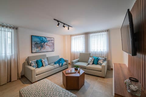 Successful Airbnb property: E105 • Two Story 4-bed / 3-bath Unit With Parking in Centenario