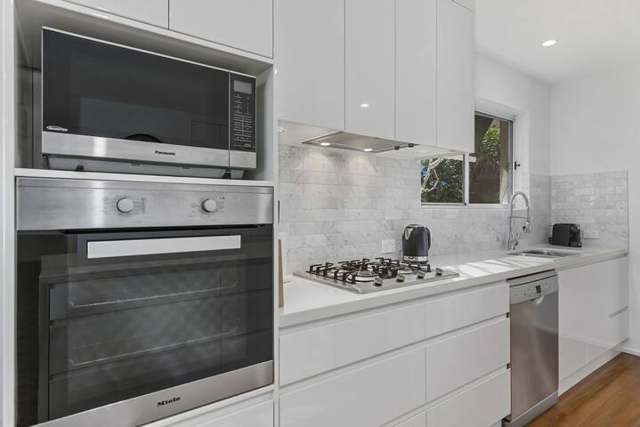 Luce del Sole – 21 Nairana Rest, Noosa Heads gallery image 3