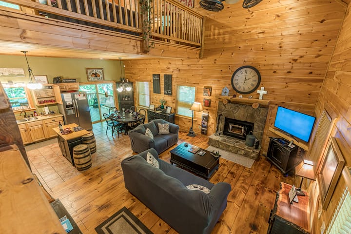 Three Bears Cabin, Private Mountain Getaway, Seasonal Mountain View, Hot Tub - Georgia (State)