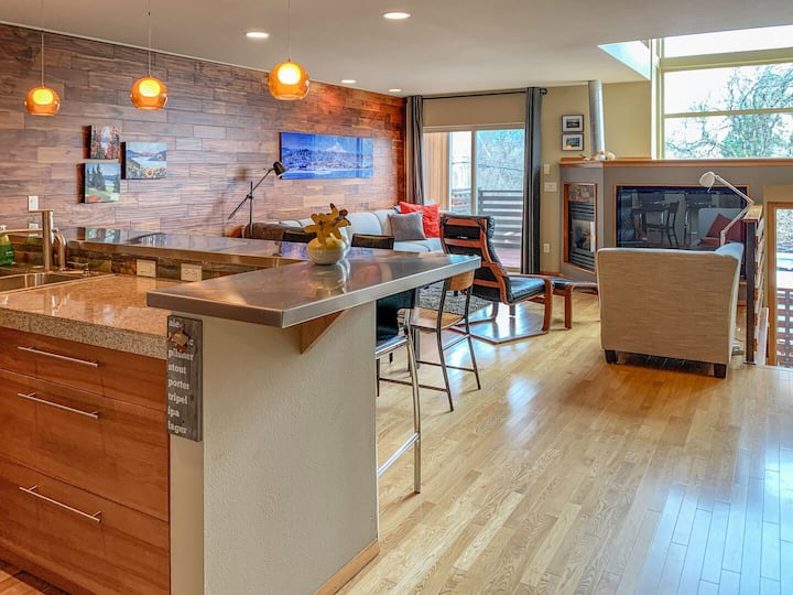 Urban Loft - Sophisticated & Modern, Views, A/c, Fireplace, Ping Pong, Foosball, Downtown - フッド・リバー, OR