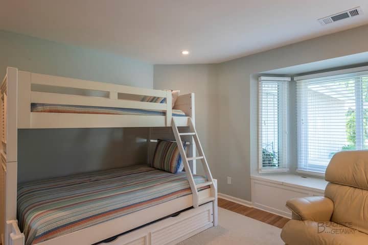 12 جزيرة الصنوبر - غرفة النوم