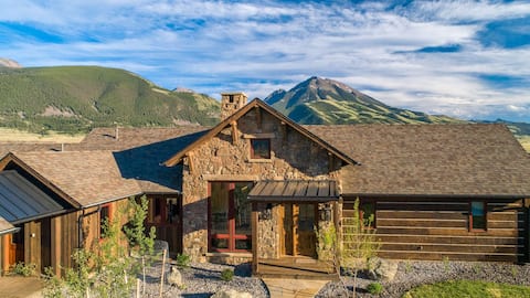 Custom luxury lodge by Chico and Yellowstone Park