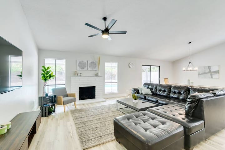 Privacy Pool~Grill~Chinatown~12 min to LV STRIP