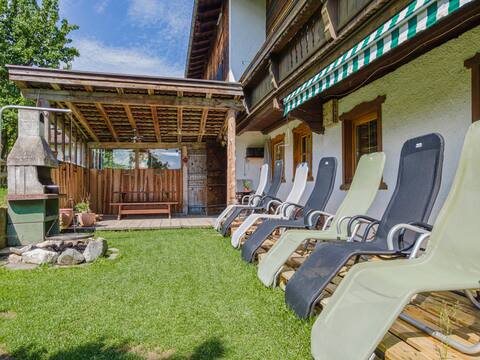 Large holiday home near the ski lift