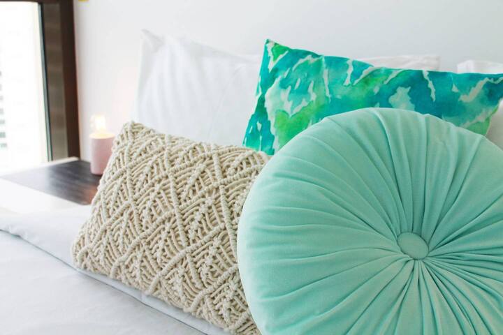 4BR Food&Drink Hub | Pool | 3 cars | Gym | Rooftop gallery image 5