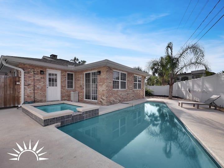 Surfs Up - 3 Bedroom Pool Home Plus Bunk Room - St. Augustine Beach, FL