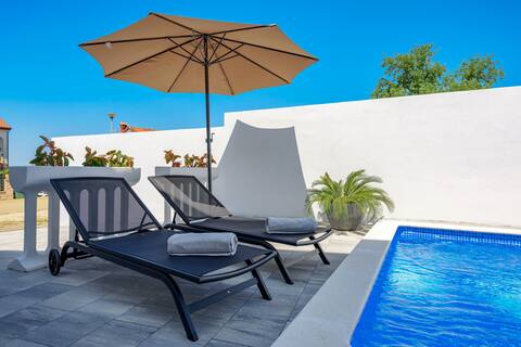 Apartment Vedran with heated pool, near Porec