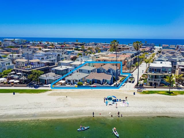 100’ of Water Front * 3 Houses * 7 Parking * AC