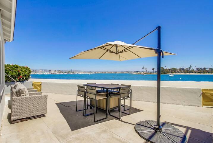 100’ of Water Front * 3 Houses * 7 Parking * AC gallery image 5