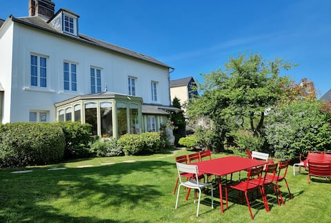 La Maison Saint Léonard - lovely shared garden