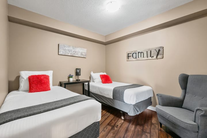 Tretia spálňa/pracovňa s dvoma samostatnými lôžkami.