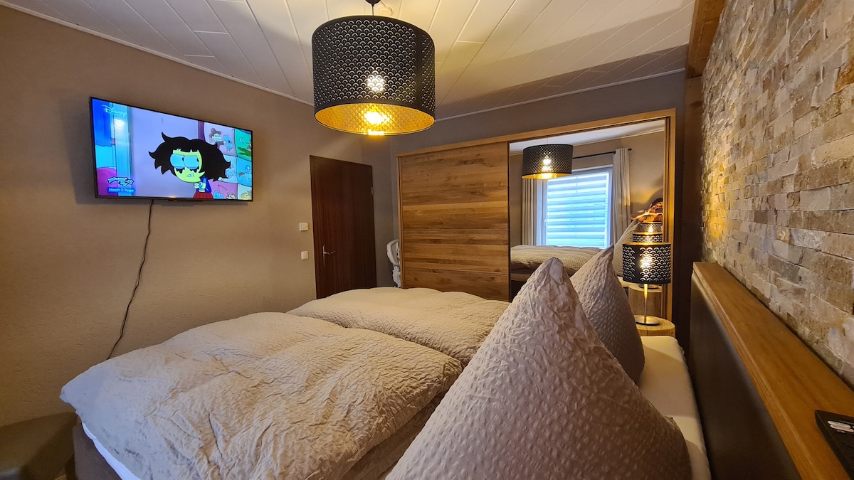 Საძინებელი 2 ახალი ტელევიზორით