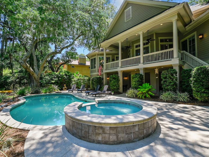 Enjoy Lagoon Views And A Short Walk To The Beach! Pool & Game Room! - Hilton Head Island, SC