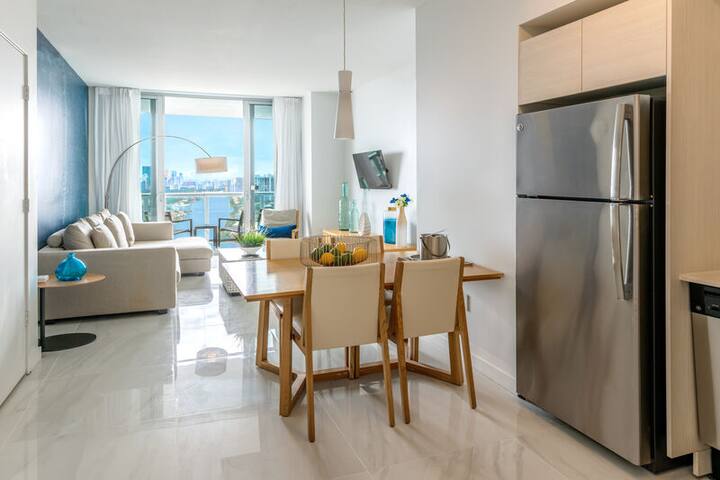 LuxRenovated 2BR Breathtaking OceanView 30Floor gallery image 3