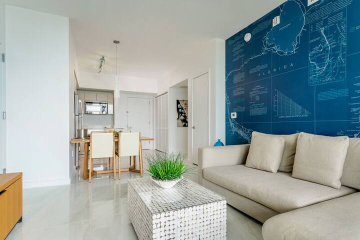 LuxRenovated 2BR Breathtaking OceanView 30Floor gallery image 2