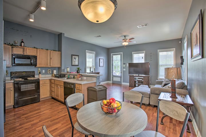 NOLA Home 2 Blocks to Streetcar, Cafes & Bars