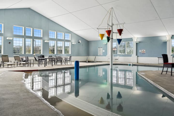 Meadow Ridge Condos: Indoor Pool + Gym, Egg Harbor - ドア, WI