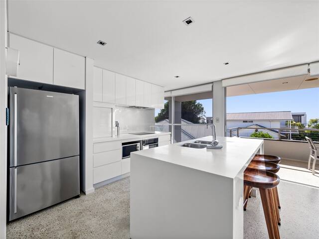 Allure: Easy Beachside Living in Prime Location gallery image 3