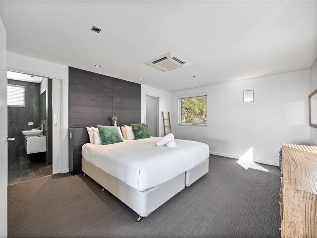 Allure: Easy Beachside Living in Prime Location gallery image 2