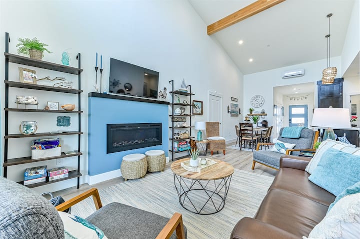 Canal Front • Hot Tub • Fire Pit • Pet Friendly • - Ocean Shores, WA