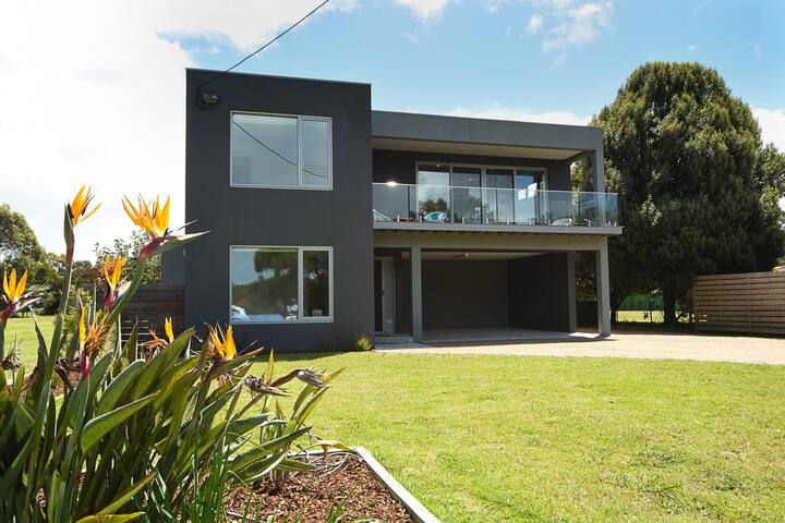 Rolling Waves in Pt Leo