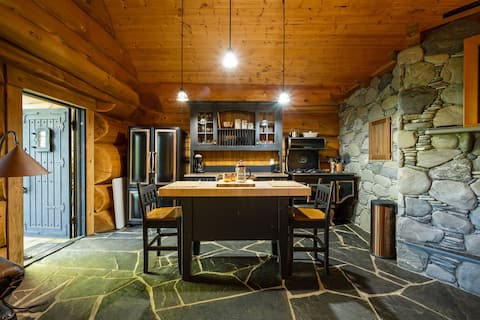 Top Airbnb: Copper Cabin- Hot Tub, Luxury, Romantic in Alberni Clayoquot