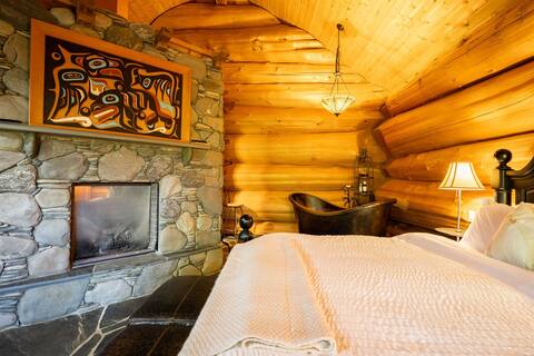 Copper Cabin: Forest, Hot Tub, Luxury Cabin