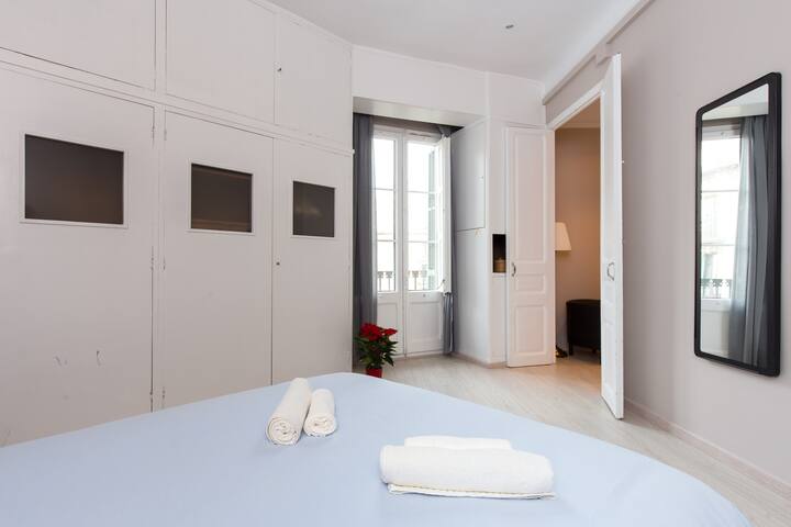 Key BCN Girona 3.2 (8pax) gallery image 3