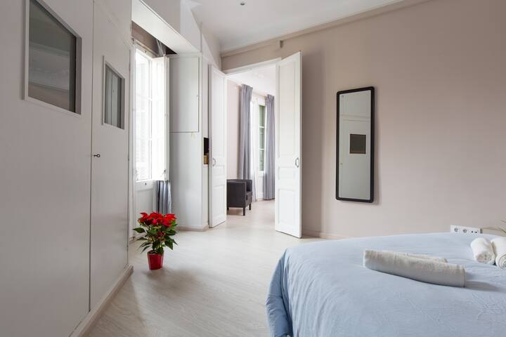 Key BCN Girona 3.2 (8pax) gallery image 4