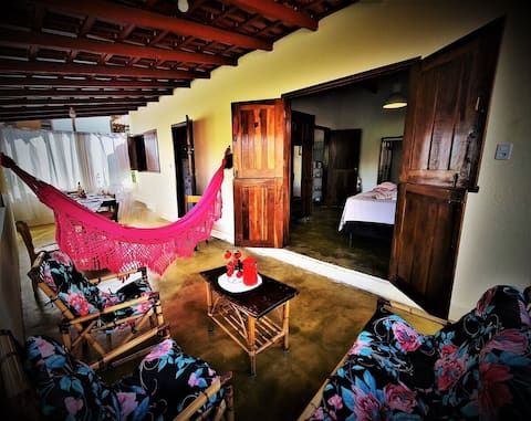Airbnb em destaque: Central location/Artist House/PET ok em Cavalcante