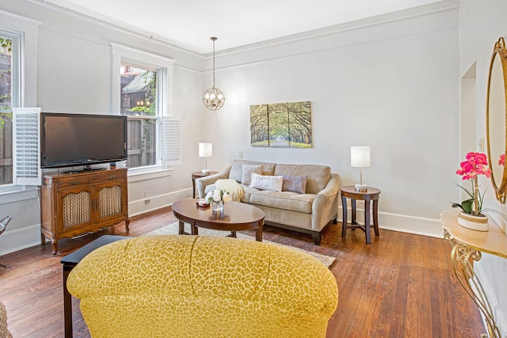 Bright And Charming Retreat Off Of Oglethorpe Squ - Savannah, GA