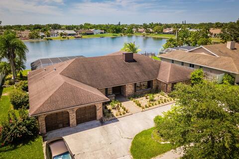 Waters Edge Manor | Lake View + Pool!