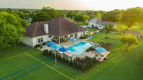 Luxury w/Resort Pool+Hot Tub+Game Room+Volleyball