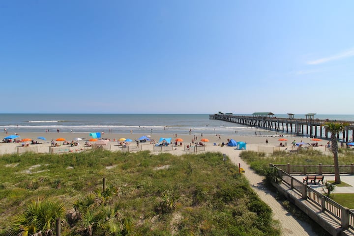 Spacious Oceanfront And Pier Views!~seaside - Folly Beach, SC