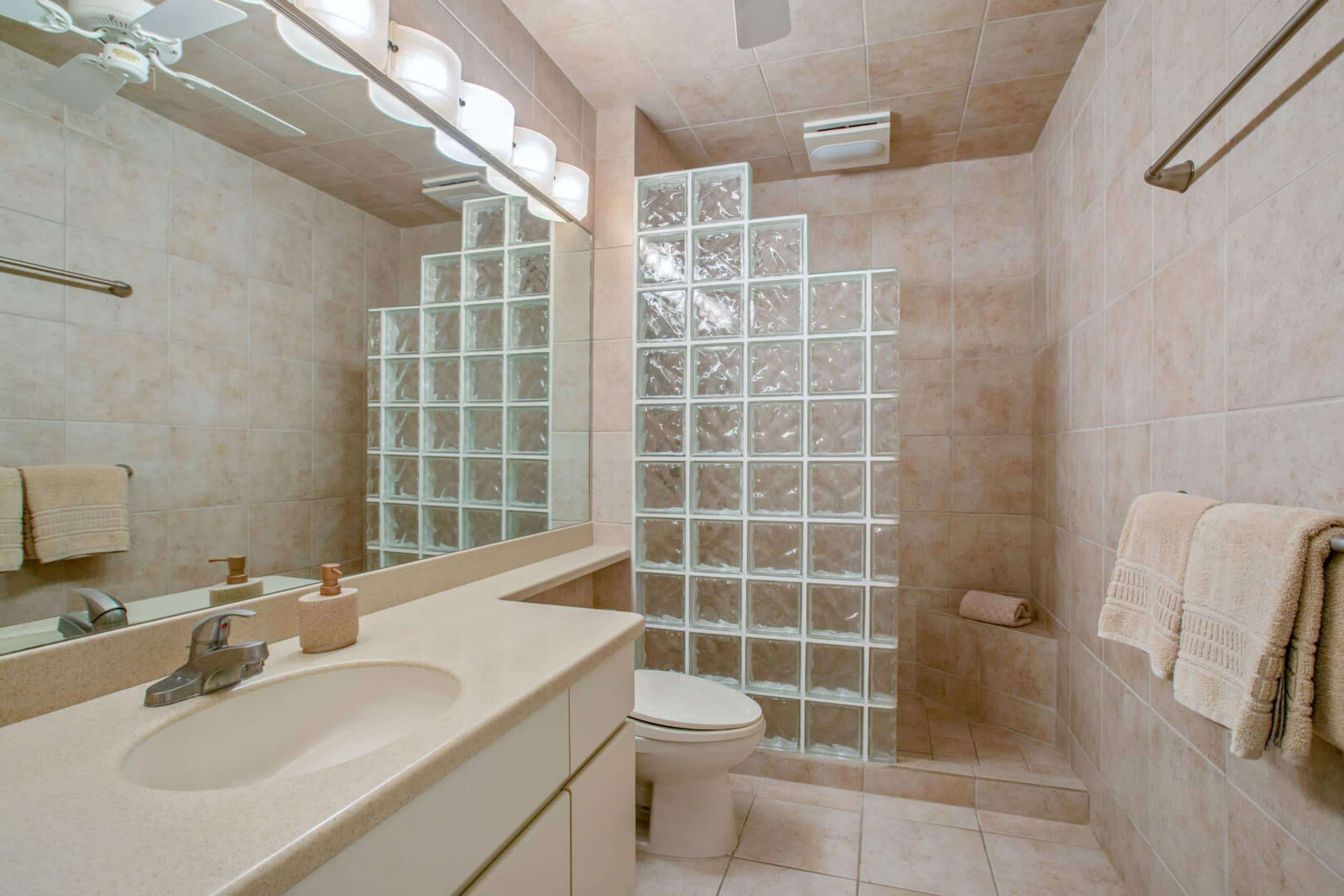 Condo in Kailua-Kona · ★4.81 · 3 bedrooms · 3 beds · 2 baths - Image 15