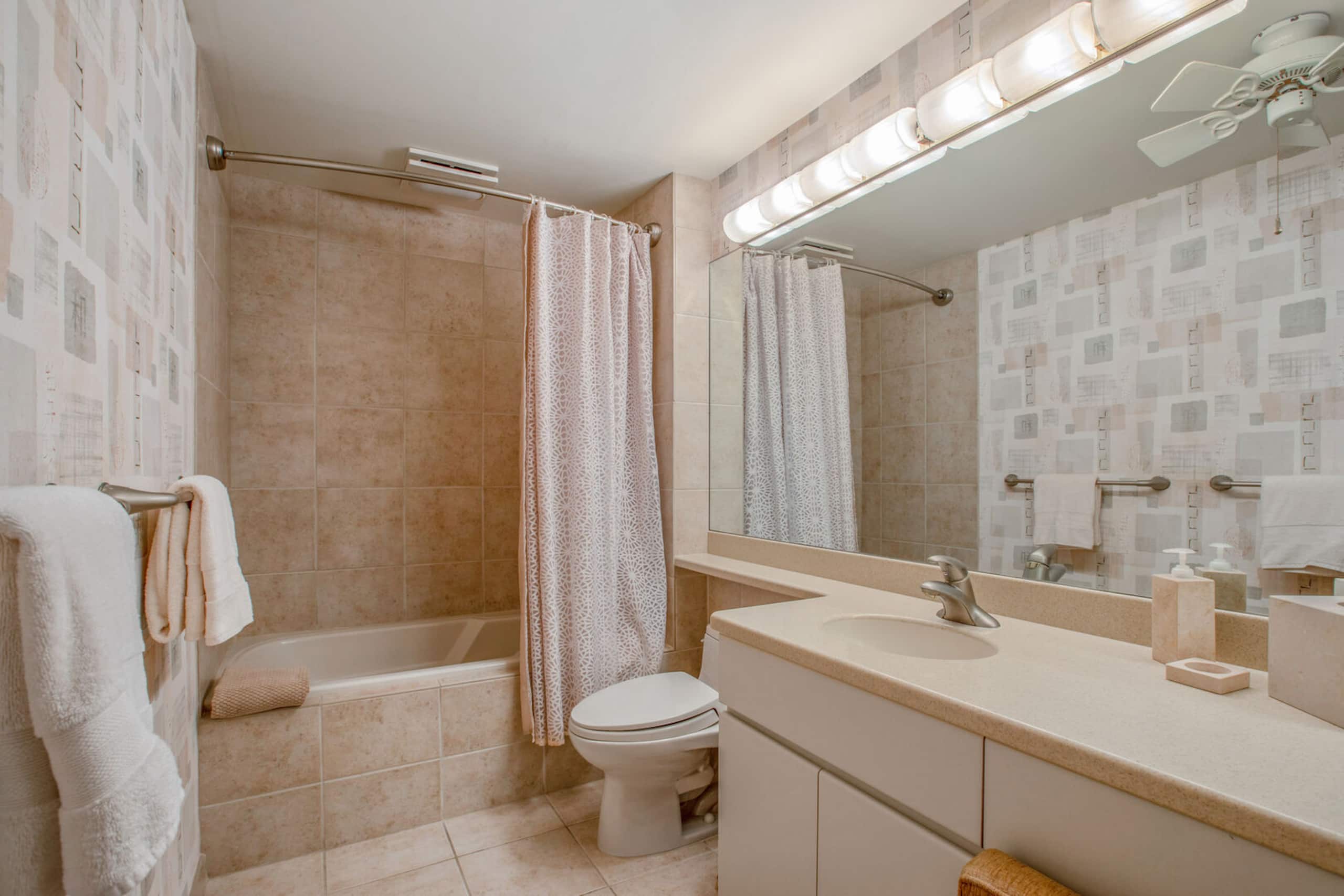 Condo in Kailua-Kona · ★4.81 · 3 bedrooms · 3 beds · 2 baths - Image 16