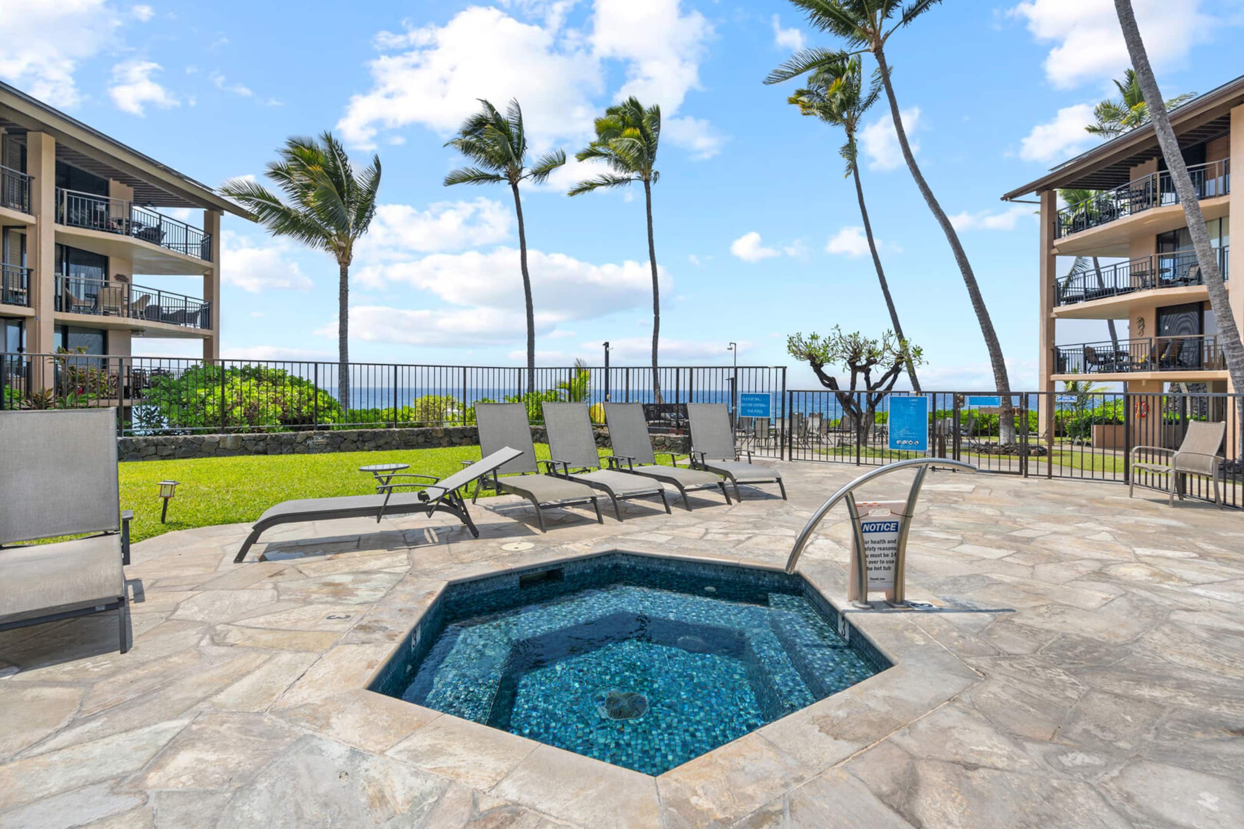 Condo in Kailua-Kona · ★4.81 · 3 bedrooms · 3 beds · 2 baths - Image 31