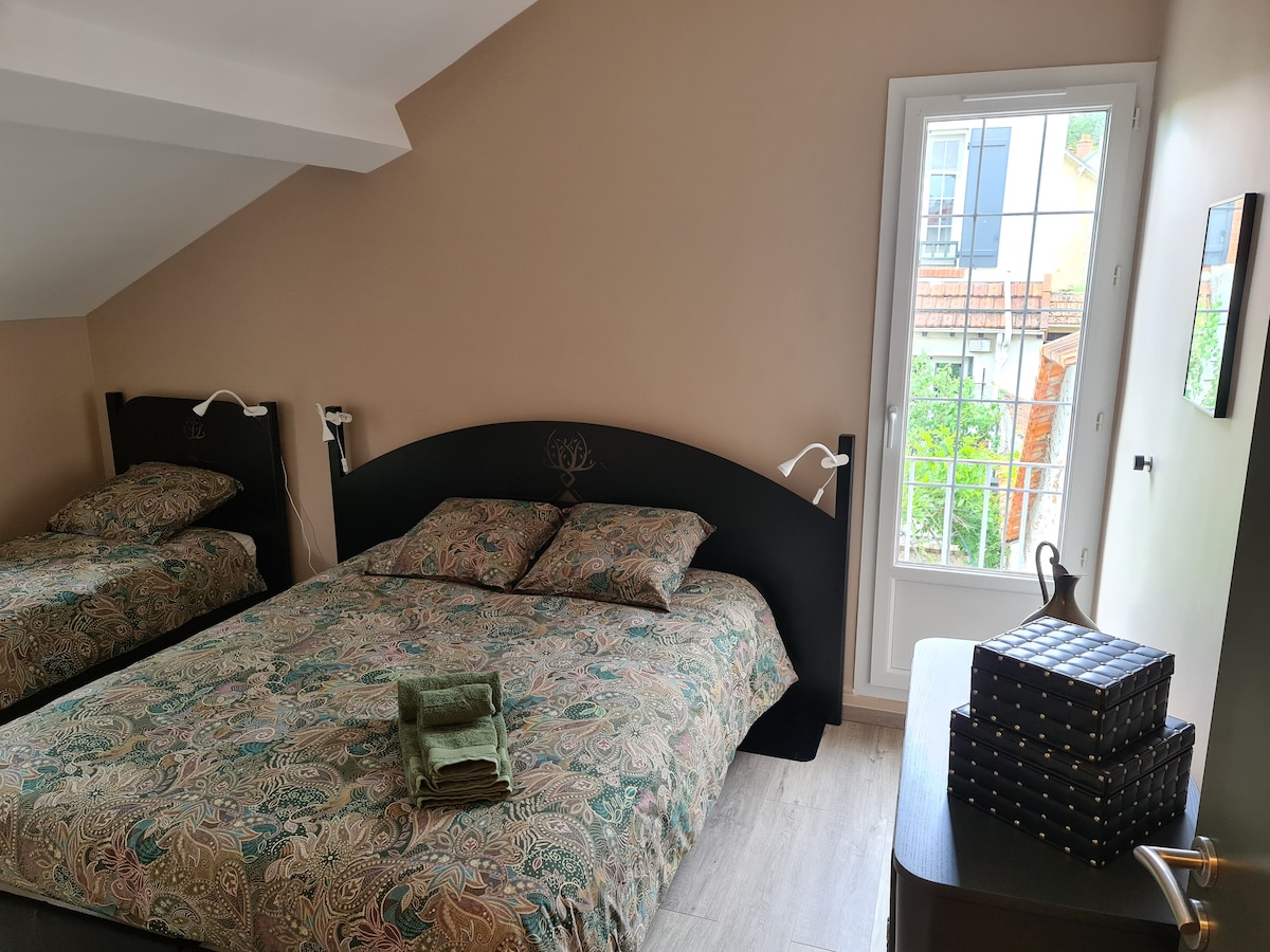 חדר שינה 2 מיטה זוגית + גרסת מיטת יחיד