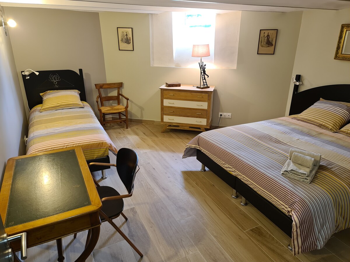 חדר שינה 3 מיטה זוגית + גרסת מיטת יחיד