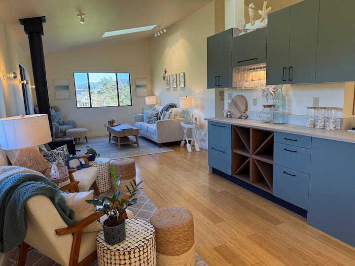 2 Acre Dog Oasis With Hot Tub & Game Room - Fort Bragg, CA