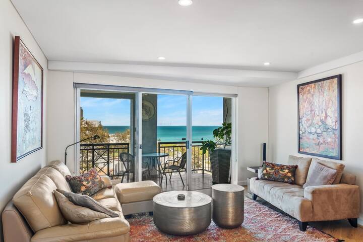 Apartment M305 – a popular beachside apartment! gallery image 3